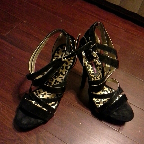 Shoes - Picture 1 of 3